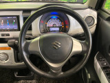 インテリアに合わせたデザインのステアリングは、運転される方のことも考え、運転しやすい形状、大きさです。是非一度、実際に触ってお確かめください。