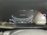 洗練されたデザインのメータークラスター。各種情報を分かりやすく表示し、運転に集中できる環境を実現します。視認性も高く、安全運転をサポートします。