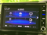 多様なソースに対応し、お好みの音楽やラジオを楽しめます。CDやSDカード、Bluetooth接続など、様々な方法で音楽を再生可能です。快適なカーライフを演出します。