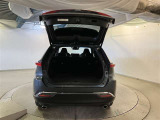 バックドアを上げた状態です。シートのアレンジ次第で荷室のスペースが変わります!用途に合わせて快適な室内を?