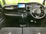 広々とした室内空間が魅力です。運転席からの視界も広く、運転操作もスムーズに行えます。快適な運転体験を。