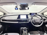 高いホールド性で運転姿勢が安定します。長距離ドライブでも疲れにくいのが魅力です。快適なドライビングライフをお送りください♪
