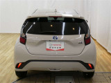 バックカメラが付いているので後方確認が非常にしやすいです。今や運転初心者も熟練者も必須装備!ついていて損はないですね♪