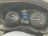 視認性の高いメーターで、速度やエンジン回転数をしっかり確認できます。運転に必要な情報を的確に捉え、快適なドライブをサポートします。