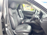 運転席シート廻りは使用感も少なく、良好な状態となっています。前オーナー様が丁寧に使っていたことがよくわかりますね。