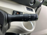 操作しやすいウインカーレバーで、安全な車線変更をサポート。直感的な操作感で、スムーズな運転を支援します。