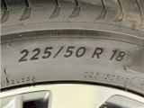 タイヤサイズは【225/50R18】