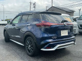 細い道を通る時や駐車時、うっかり車をこすってがっかり。。こちらの車は障害物センサー装備していますので警告音で知らせてくれるので、安心です!