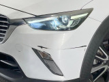 【LEDヘッドライト】悪天候や夜間走行時も良好な視界を確保し安心して運転できる高輝度LEDヘッドライトを装備!点灯速度が早く、消費電力も抑えられています。