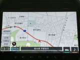 見やすい地図表示で、目的地までスムーズに案内。渋滞情報も確認できるので、効率的なルート選択が可能です。遠出の際も安心してお任せください。