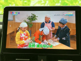 停車中にTVや映像を楽しめる機能が搭載。休憩時間などにリラックスした時間を過ごせます。同乗者の方も楽しめますね。