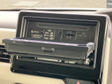 様々な情報を表示できるモニターです。車両情報や設定変更など、運転に必要な情報を確認できます。