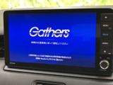 使いやすいインターフェースで、快適なドライブをサポートします。直感的な操作で、目的地設定や音楽の選択もスムーズに行え、情報満載の画面がカーライフを豊かにします。