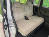 後部座席も気になるようなキズ・汚れやへたり等、大きなダメージはなく、良好な状態です。