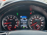 視認性の高いメーター類で、運転に必要な情報を的確に把握できます。運転に集中できる、洗練されたデザインです。