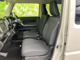 シンプルで機能的な室内空間。ドライバーが快適に運転できるよう、使いやすさを追求しています。