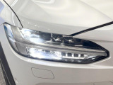 ●LEDヘッドライト:夜間走行時も良好な視界を確保し安心して運転できる高輝度LEDヘッドライトを装備!点灯速度が早く、消費電力も抑えられています。