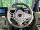 【純正革巻きステアリング】上質な革を使用することで、手にしっかり馴染みとても運転しやすいハンドルです♪