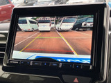 狭い場所での駐車も安心。後方状況をクリアに映し出し、安全な運転をサポートします。運転に自信がない方にもおすすめです。