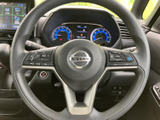 握りやすいステアリングは、運転の楽しさを向上させます。操作性も高く、スムーズなドライビングをサポート。快適な運転空間を提供します。