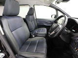 ゆったり室内で運転もしやすいです♪使い勝手の良い配置も考えられています!!