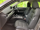 運転に集中できる、シンプルで機能的なデザイン。操作系も直感的に分かりやすく、誰でも簡単に操作できます。安全運転をサポートします。
