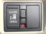 【パワースライドドア】スマートキーや運転席のスイッチでスライドドアの開閉が可能♪電動だから力を入れてドアを開ける必要が無く、小さいお子様でも、重い荷物を持っている時もラクに開け閉めできます♪