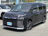 流麗なフロントマスクが目を引きます。精悍な表情は、都会の街並みにも自然に溶け込みます。洗練されたデザインが際立つ一台です。