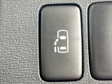 【パワースライドドア】スマートキーや運転席のスイッチでスライドドアの開閉が可能♪電動だから力を入れてドアを開ける必要が無く、小さいお子様でも、重い荷物を持っている時もラクに開け閉めできます♪