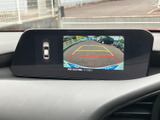 後方確認がしやすくなるバックモニターを搭載。狭い道でも安全な駐車をサポートします。ガイドライン表示で、より正確な停止位置を把握できます。