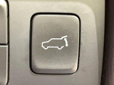 【パワーバックドア】スマートキーや運転席のボタンを押すだけでリアゲートが自動で開閉します!荷物を持っている時や、高い位置にあるバックドアを閉める際に便利な機能です♪