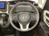 ハンドルにHondaセンシング系のクルーズコントロールやレーンキープアシストなどのスイッチが装備されています。ハンドルから手を離さず安全に操作できます。