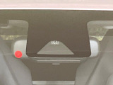 【トヨタセーフティセンス】走行中に前方の車両等を認識し、衝突しそうな時は警報とブレーキで衝突回避と被害軽減をアシスト。より安全にドライブをお楽しみいただけます。