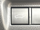 【パワーバックドア】スマートキーや運転席のボタンを押すだけでリアゲートが自動で開閉します!荷物を持っている時や、高い位置にあるバックドアを閉める際に便利な機能です♪
