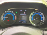 視認性の高いメーター類が、運転に必要な情報を的確に伝えます。走行距離や燃費など、様々なデータを一目で確認できます。