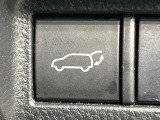 【パワーバックドア】スマートキーや運転席のボタンを押すだけでリアゲートが自動で開閉します!荷物を持っている時や、高い位置にあるバックドアを閉める際に便利な機能です♪