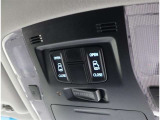 両側電動スライドドアのスイッチ付です。車内からもスイッチひとつで楽にドアの開閉が可能です。電動なので開閉時に力を使う必要がなく、半ドアになることもありません!