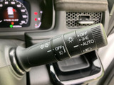 操作しやすい位置に配置されたウインカーレバー。確実な操作感で、安全な車線変更をサポートします。日常の運転をより快適に。
