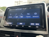 様々な情報を表示できるモニターで、快適なドライブをサポート。車両情報や設定変更も簡単に行えます。運転に集中しながら情報を確認できます。