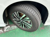 タイヤサイズ205/65R16です。日産純正アルミ装着車です。