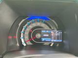 視認性の高いメータークラスターは、運転に必要な情報を的確にドライバーへ伝えます。デジタル表示で、よりスマートな印象です。