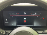 視認性の高いメーターで、運転に必要な情報を的確に把握できます。シンプルで分かりやすいデザインで、運転に集中できる環境です。