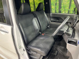 運転席シート廻りは使用感も少なく、良好な状態となっています。丁寧に使われていたことがよくわかりますね。