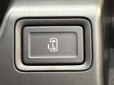 【パワースライドドア】スマートキーや運転席のスイッチでスライドドアの開閉が可能♪電動だから力を入れてドアを開ける必要が無く、小さいお子様でも、重い荷物を持っている時もラクに開け閉めできます♪