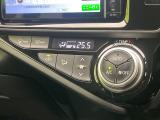 【オートエアコン】一度お好みの温度に設定すれば、車内の温度を検知し風量や温度を自動で調整。暑い&hellip;寒い&hellip;と何度もスイッチ操作をする必要はありません。快適な車内空間には必須の機能ですね♪