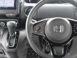 ステアリングには様々なスイッチが付いておりますので運転しながらの操作も楽ちんです♪