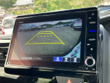 バックモニター装備。画面にて後方の確認が行えるので、バック駐車や車庫入れの際には重宝します。車の運転に慣れない方でも安心のガイドライン表示機能付。
