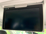 【フリップダウンモニター】大画面モニターで後席でもエンタメをお楽しみいただけます。小さなお子様にも大人気の装備です♪