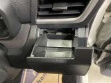 運転席と助手席には、回転式のインパネカップホルダーが装備されています。