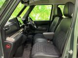 運転席からの視界は良好で、運転操作もスムーズに行えます。快適なドライビングポジションを追求しました。